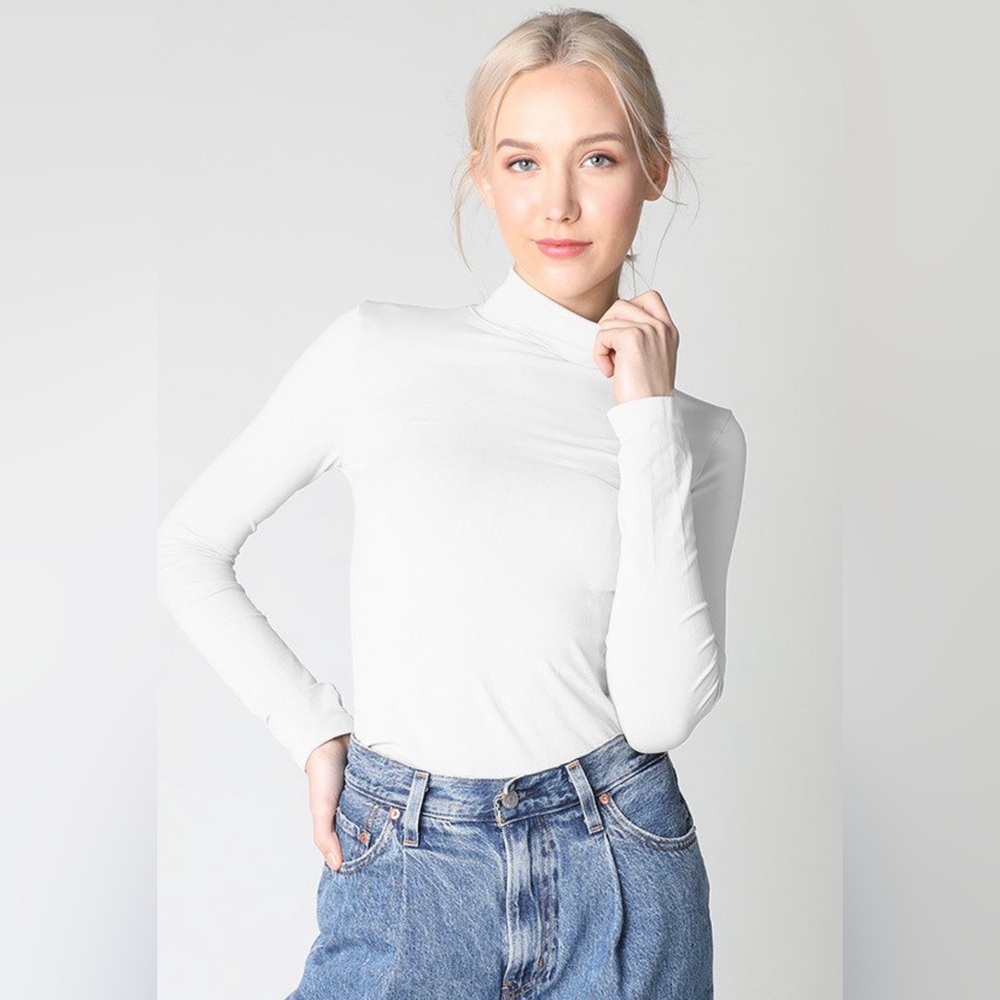 seamless top featuring a turtleneck and long sleeves